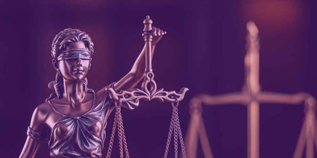 Deusa da justiça representando avanço nas justiça para inclusão de pessoas com TEA