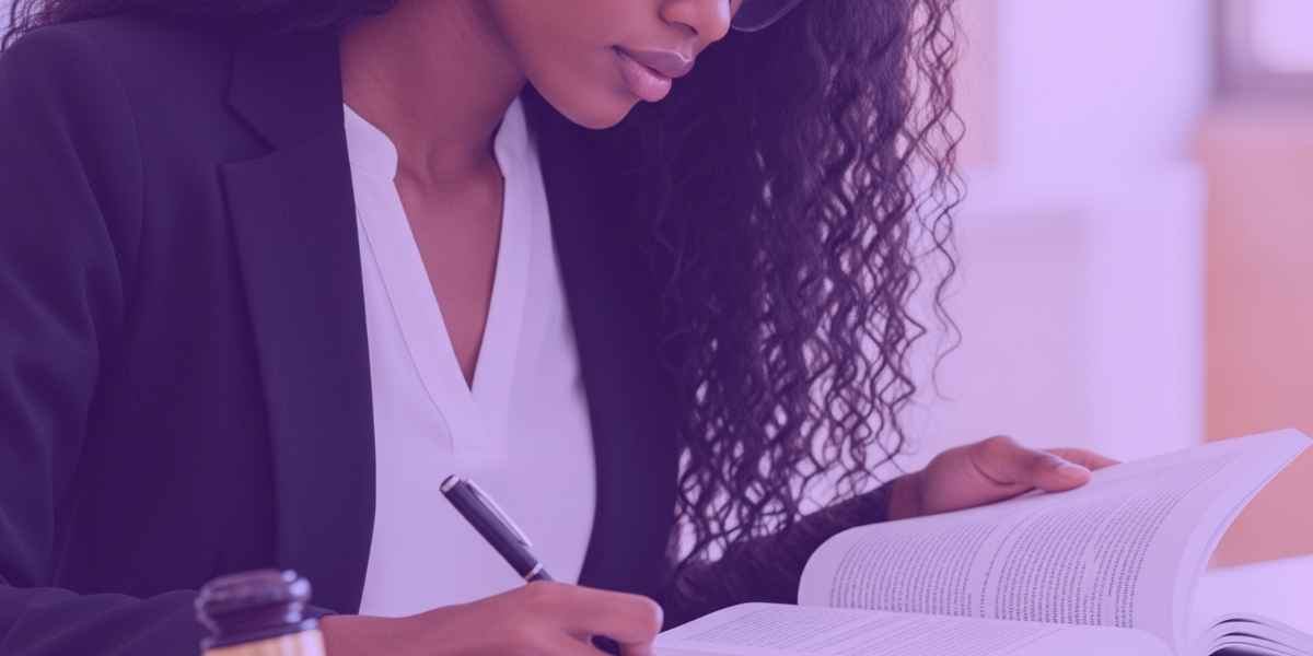 Advogada estudando sobre Cumprimento de Sentença