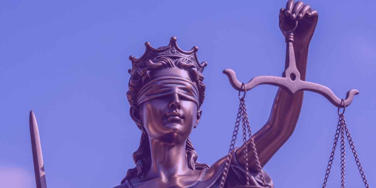 Imagem da deusa da justiça representando que o STF valida alteração nas regras para o pagamento.