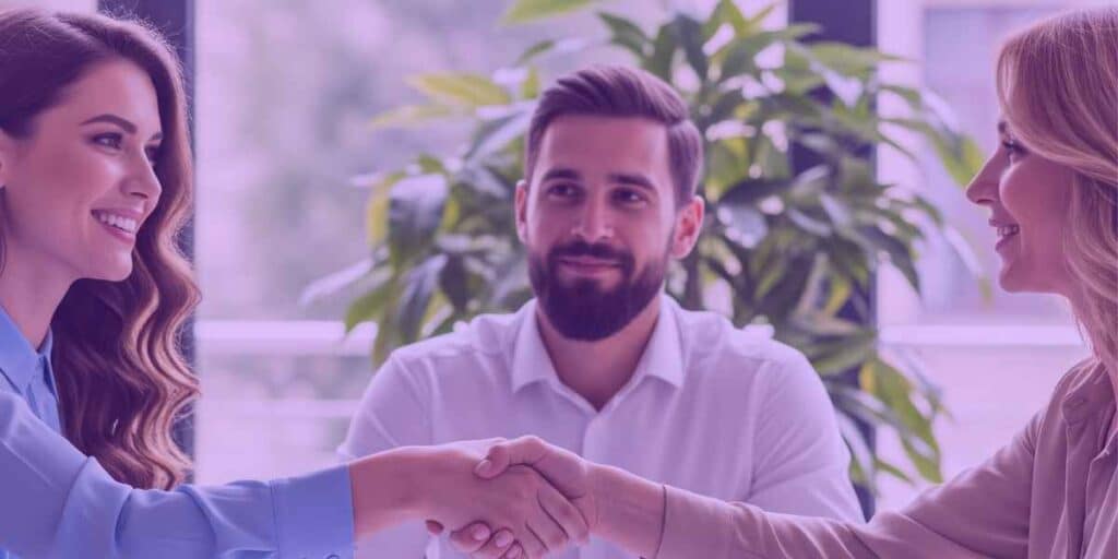 Advogado ajudando clientes a negociar com termo de rescisão contratual