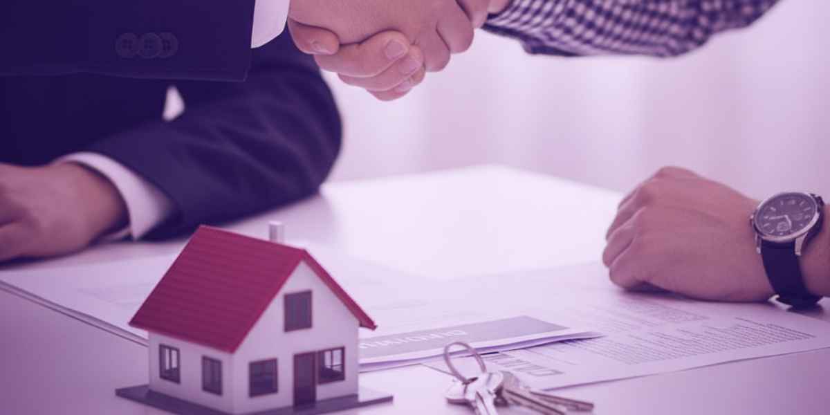 Fiador de Aluguel_ Como funciona Advogado presente com seu cliente e o fiador na assinatura do contrato de aluguel.