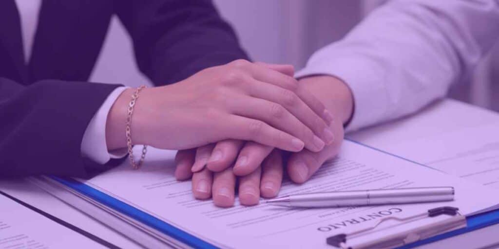 Advogado explicando para cliente sobre a Previdência
