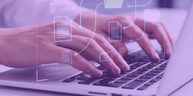 Um advogado realizando a gestão de documentos jurídicos com o repositório da Jurídico AI.
