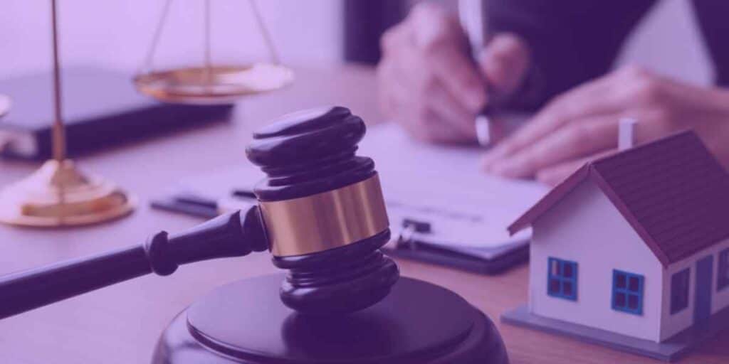 Advogado trabalhando em um caso de usucapião extraordinaria