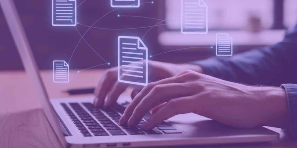 Um advogado organizando seus documentos jurídicos com o repositório da Jurídico AI.