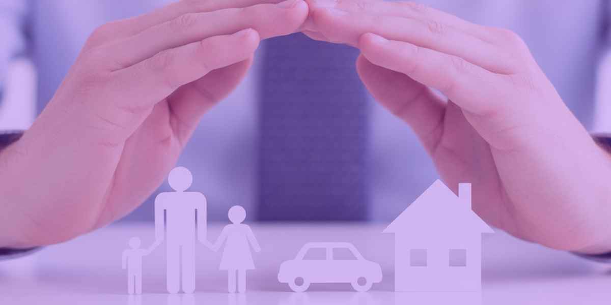 A imagem representa o conceito de proteção e organização patrimonial, sendo relacionada a uma holding familiar que centraliza bens como imóveis, veículos e herança para garantir segurança e planejamento sucessório.