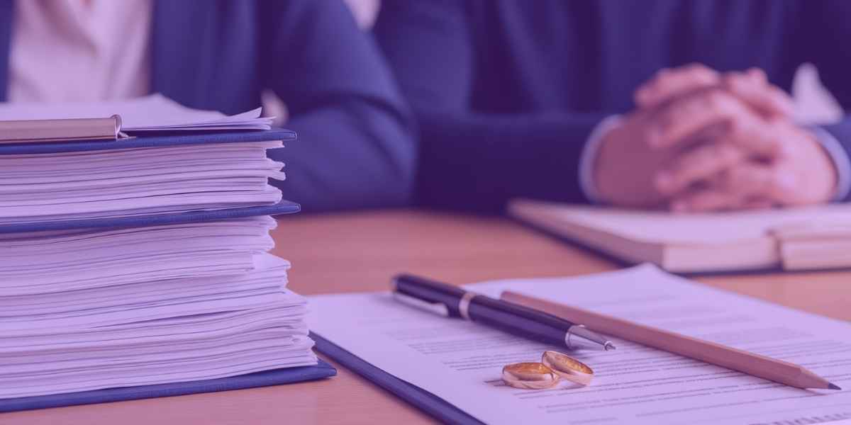 Advogado estudando um caso de divórcio litigioso