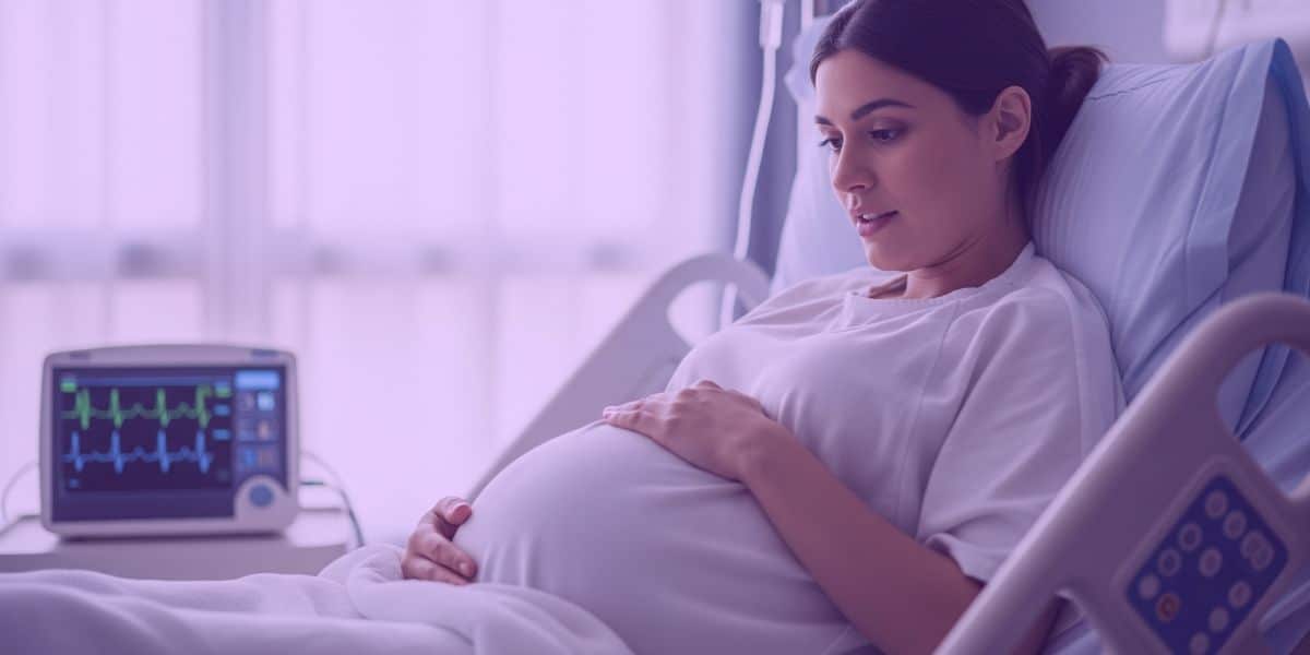 CCJ aprova extensão da licença-maternidade quando a mãe ou o recém-nascido passam por internação prolongada.