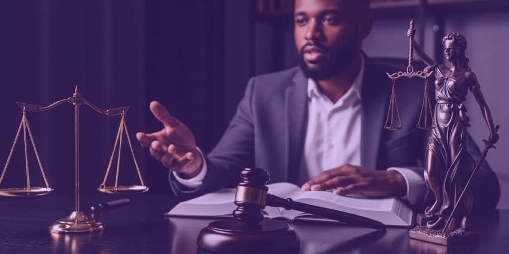Descubra como aplicar a abolitio criminis na advocacia criminal, garantindo a extinção da punibilidade e proteção jurídica eficaz para seus clientes.