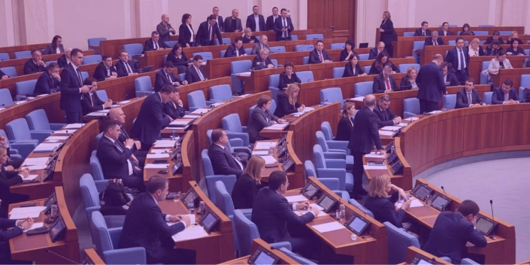 Câmara aprova PEC 66/2023 que altera regras para pagamento de precatórios.