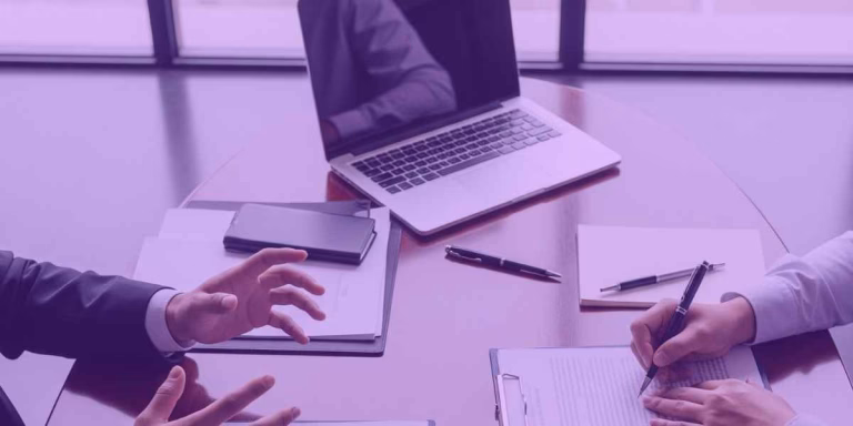 Advogados estudando sobre revelia no cpc