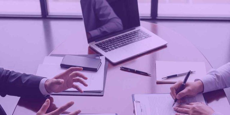 Advogados estudando sobre revelia no cpc