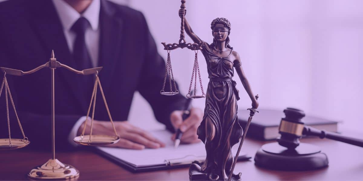 Advogado se atualiza sobre decisão do STJ que admite a partilha de bem superveniente após a contestação no divórcio.