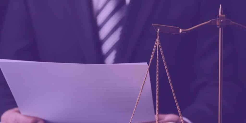 Advogado lendo sobre agravo em execução penal