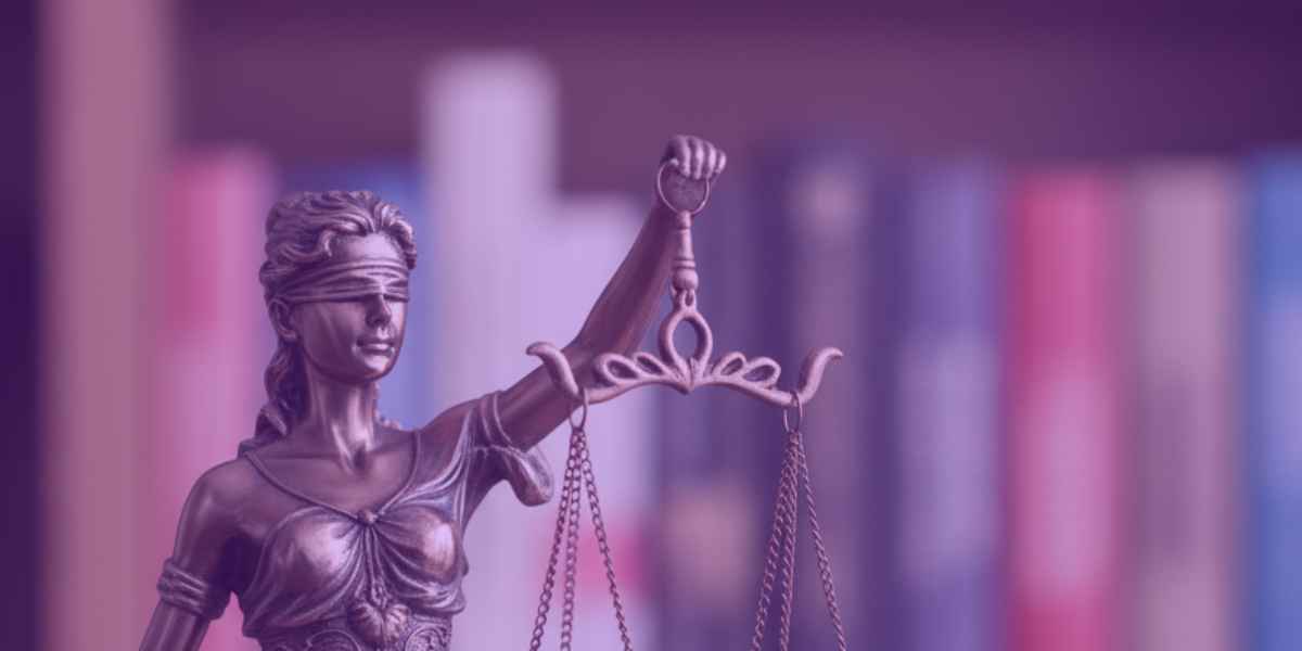 A melhor IA para contratos Imagem da deusa da justiça que representa a melhor ia para contratos