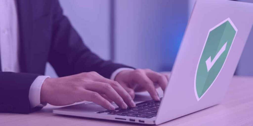 Advogado usando a Jurídico AI e conferindo que ela esta em conformidade com a LGPD