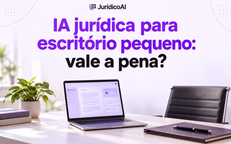 Escritório com notebook, pasta e caneta, sob o título “IA jurídica para escritório pequeno: vale a pena?”.